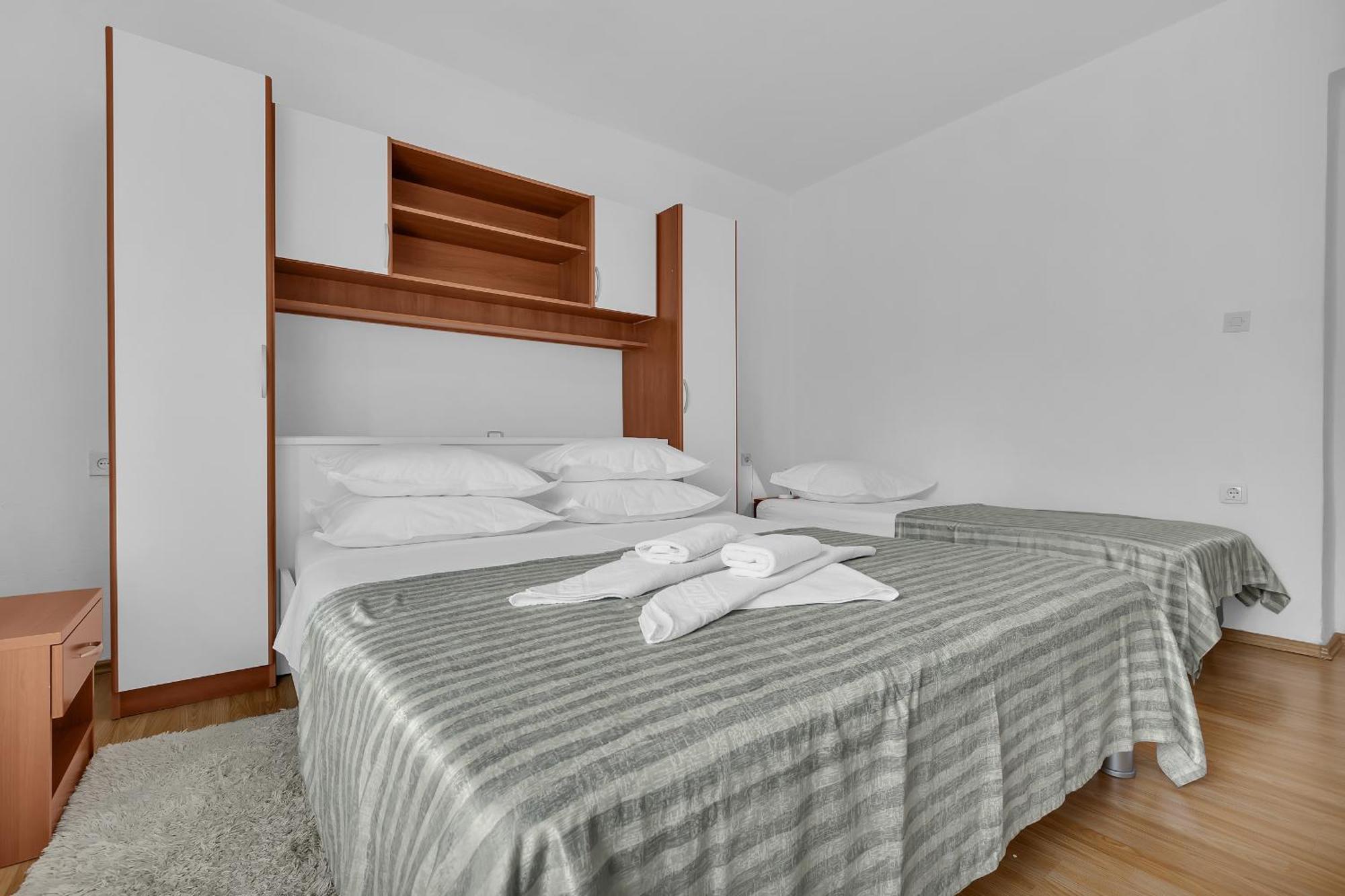 Apartment And Rooms Mila Makarska Ngoại thất bức ảnh