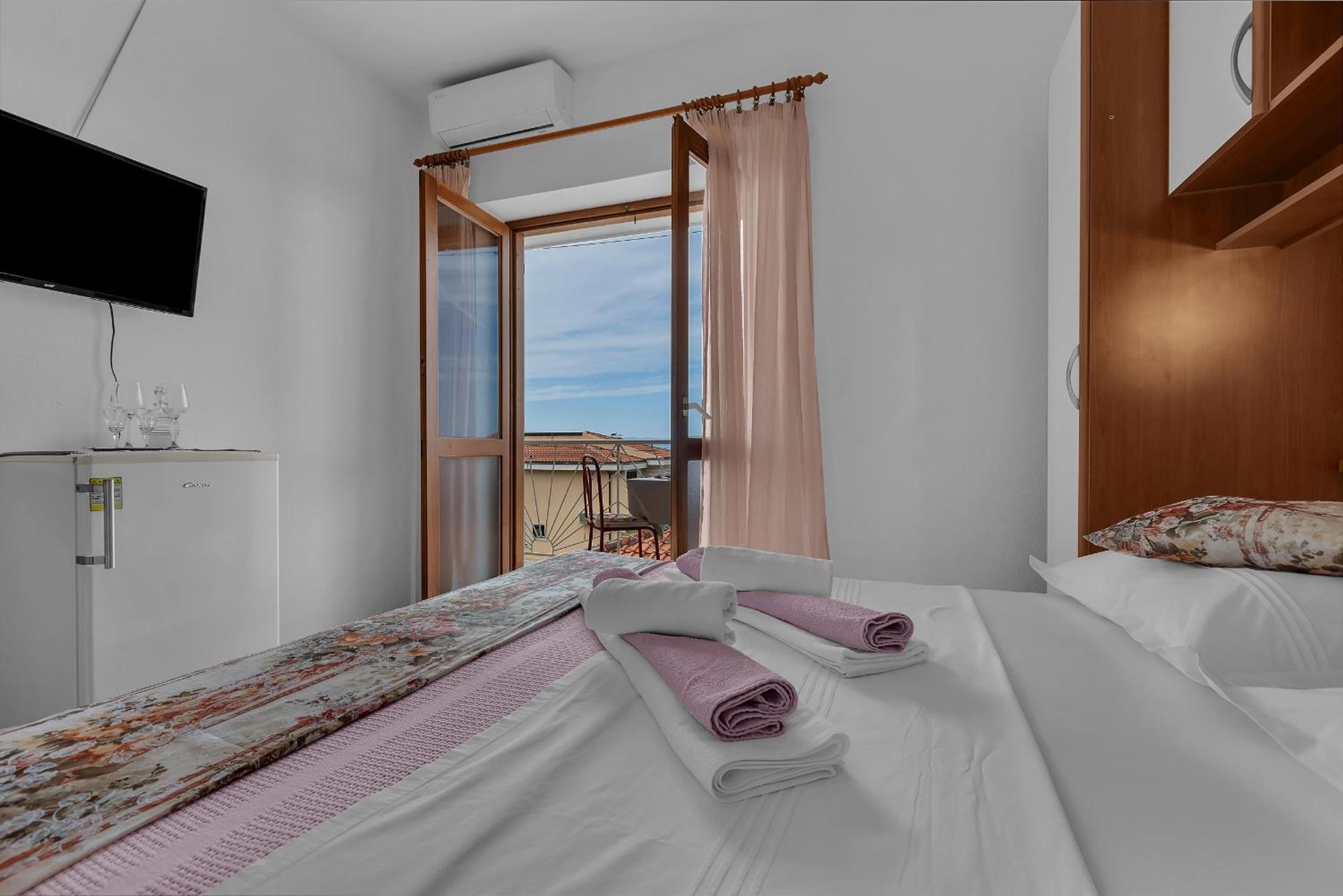 Apartment And Rooms Mila Makarska Ngoại thất bức ảnh