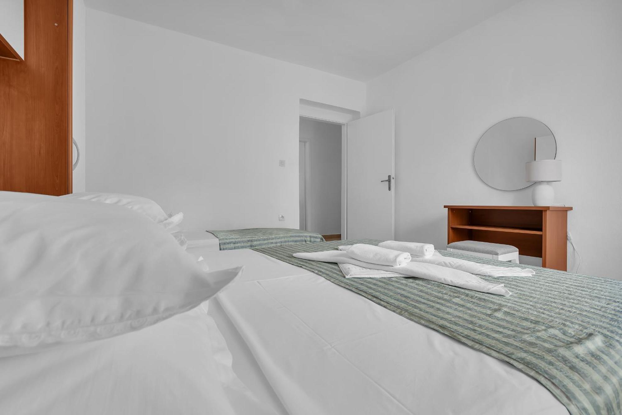 Apartment And Rooms Mila Makarska Ngoại thất bức ảnh