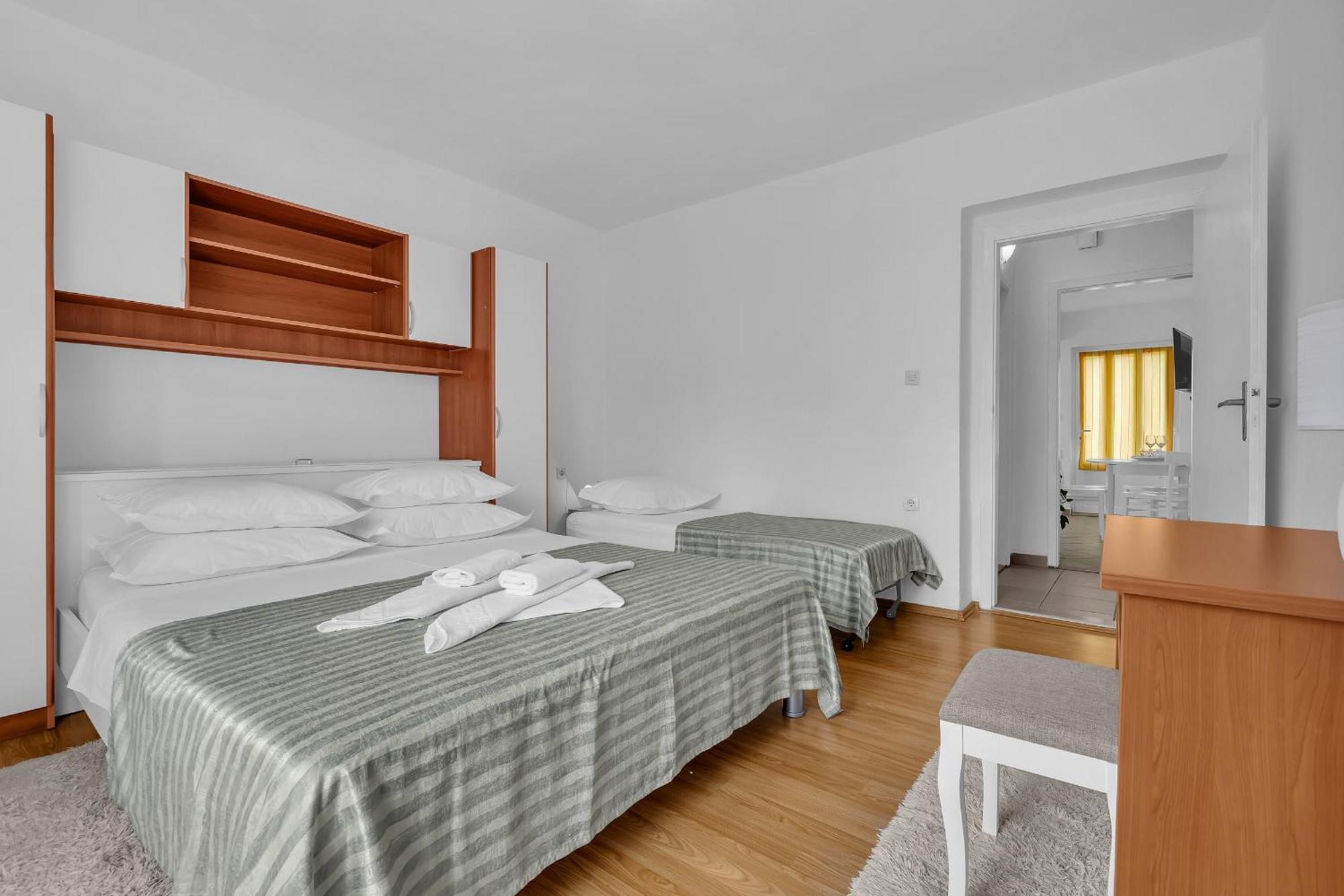 Apartment And Rooms Mila Makarska Ngoại thất bức ảnh